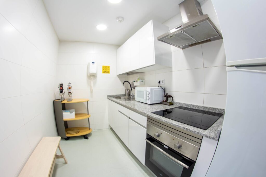 Fully equipped guest kitchen