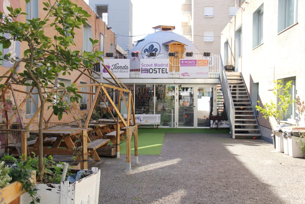 Two-level outdoor terrace