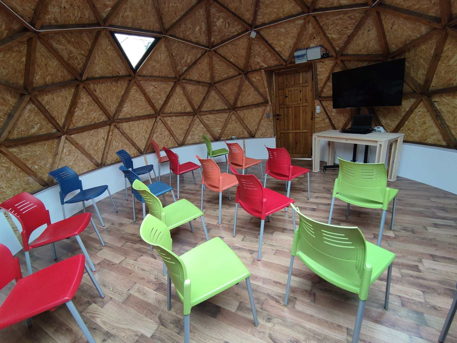 Geodesic dome for group activities