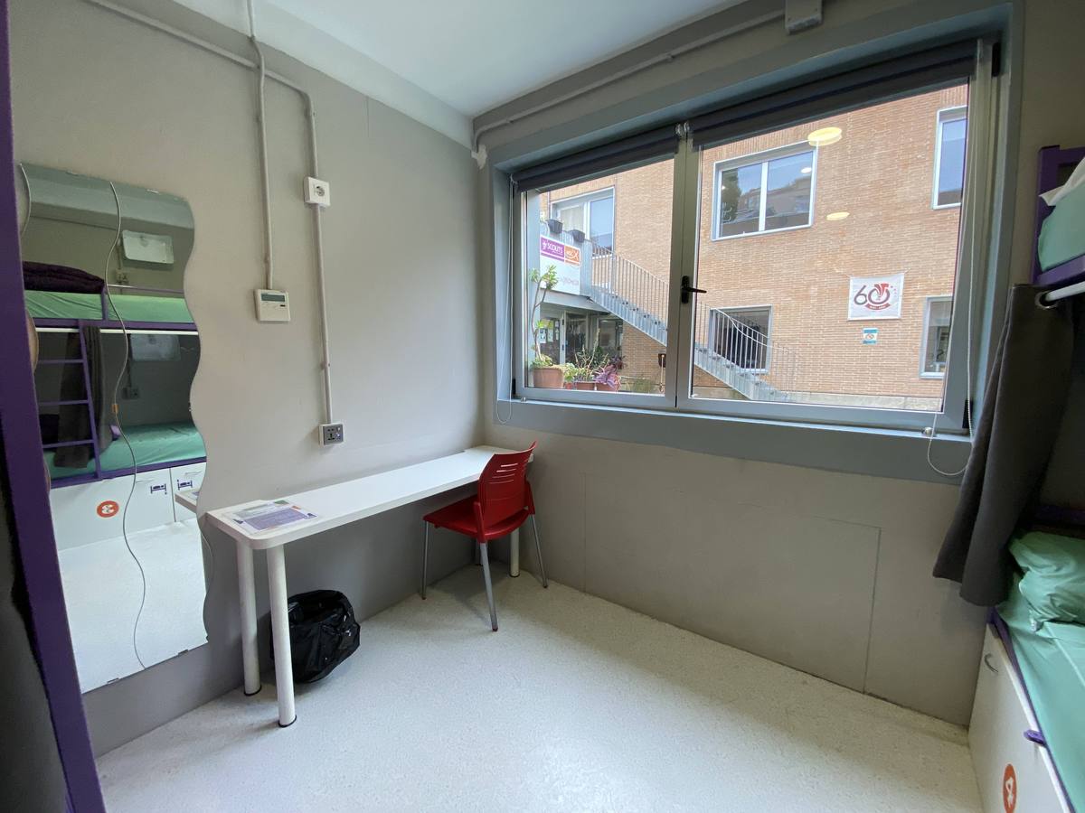Private room for group leaders